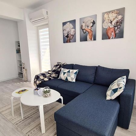 Bright Stylish Apartment In Pitesti Luaran gambar