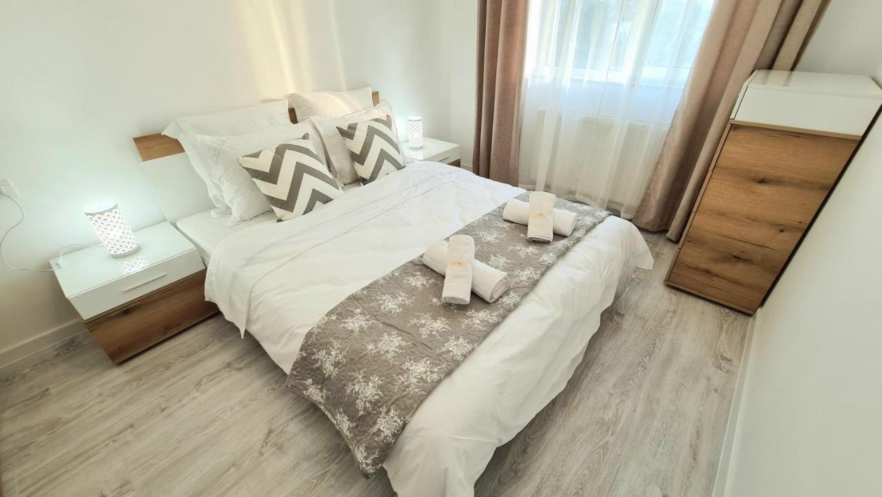 Bright Stylish Apartment In Pitesti Luaran gambar