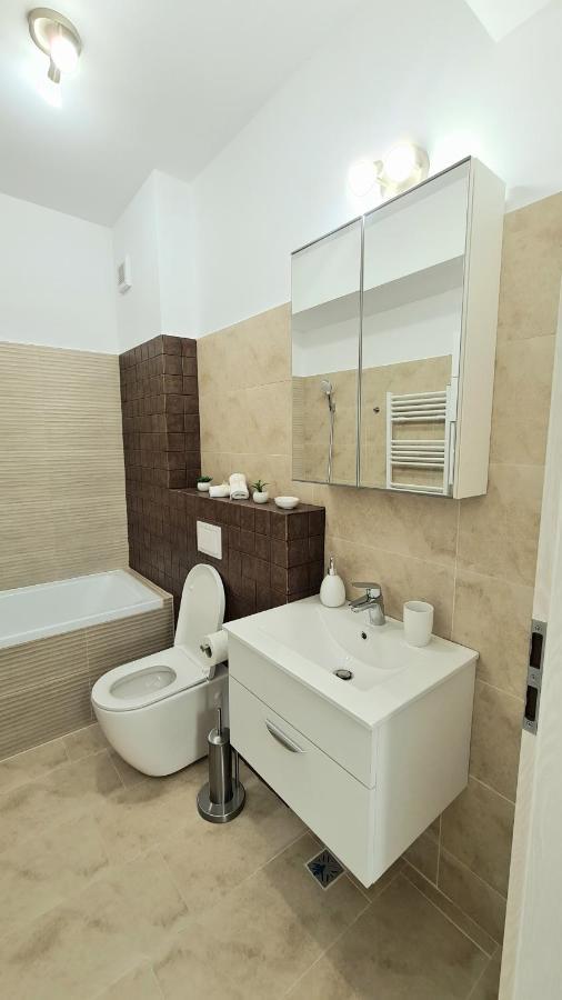 Bright Stylish Apartment In Pitesti Luaran gambar